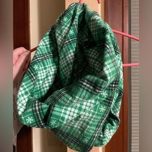 Winter flannel green plaid scarf snowflakes infinity
